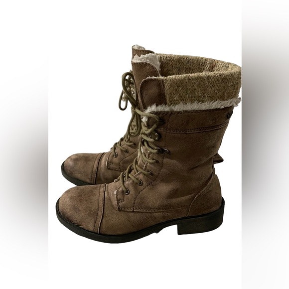 Roxy Boots - Picture 2 of 5